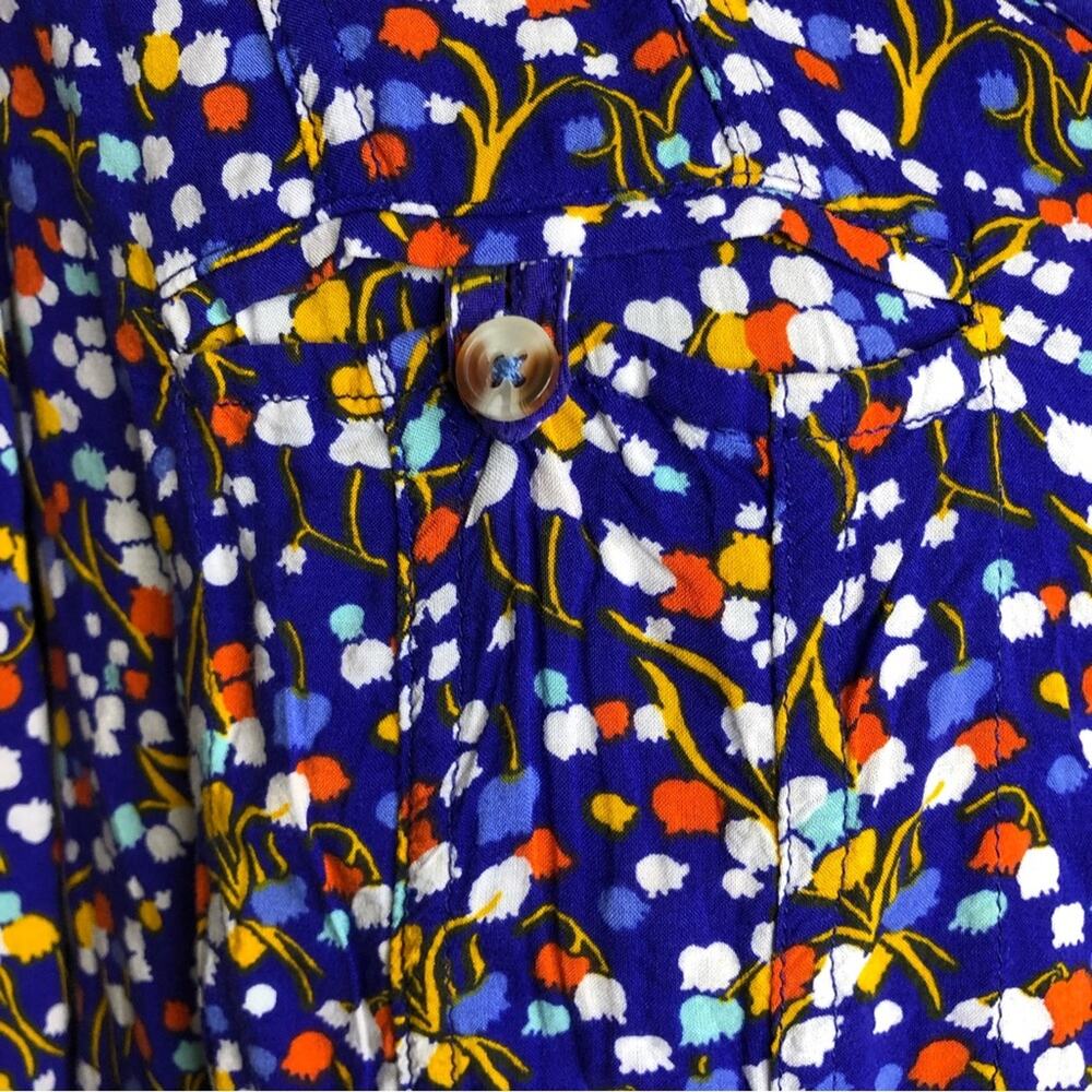 Conversations by Anthropologie blue tulip print button down top size 6 - Picture 6 of 13